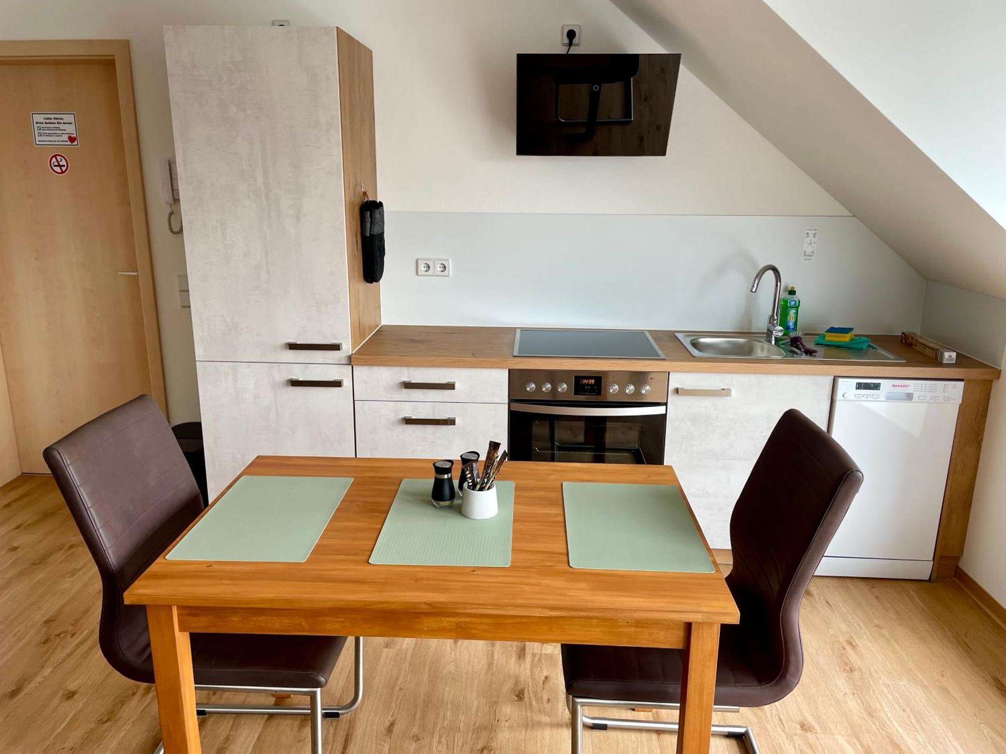 Stadtoase Geraeumige Gaestewohnungen Mit Balkon, Komfort, Modernitaet Und Ruhe, Fuer Monteure Geeignet, Free Wifi Frankenberg Zewnętrze zdjęcie